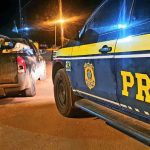PRF apreende 2,6 mil litros de diesel irregular e detém duas pessoas com mandado de prisão em aberto em Roraima