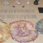 Três são presos com 150 cigarros de maconha e pacotes de drogas na zona Oeste de Boa Vista