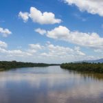 Embarcação bate em tronco de árvore no rio Catrimani e deixa três feridos