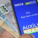 Beneficiários com NIS 3 já podem movimentar dinheiro do Auxílio Brasil