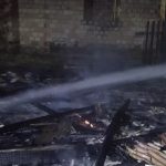 Incêndio destrói casa de madeira na zona Oeste de Boa Vista