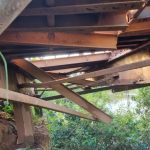 Trecho da BR-432 em Cantá continua interditado após ponte de madeira ceder