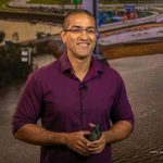 Após polêmica sobre transparência em compra de uniformes, Arthur Henrique explica que informações são públicas desde o início; assista