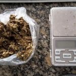 Jovem é preso ao esconder maconha na mochila da filha em Boa Vista
