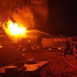 Incêndio destrói depósito após caminhão-tanque pegar fogo em Boa Vista