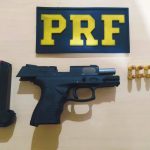 Homem é preso pela PRF com pistola e munições em carro no interior de Roraima
