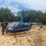 Helicóptero é encontrado com 230 quilos de drogas na BR-174, no AM