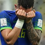 Após lesões na partida contra Camarões, Alex Telles e Gabriel Jesus estão fora da Copa do Mundo