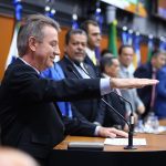 Avião vendido por governador foi apreendido por suspeita de uso em garimpo