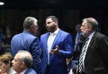 Estadão diz que Jhonatan de Jesus indicou R$ 42 milhões em emendas que sumiram e viraram buracos em Roraima