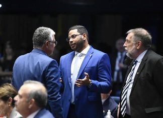 Estadão diz que Jhonatan de Jesus indicou R$ 42 milhões em emendas que sumiram e viraram buracos em Roraima