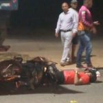 Motociclista tem fratura na perna ao bater em traseira de caminhão em Boa Vista