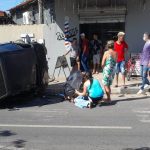 Carro capota e motorista é arremessada para fora de veículo na zona Oeste de Boa Vista