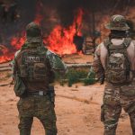 Duas aeronaves usadas em garimpo ilegal na TI Yanomami são destruídas pelo Ibama e PRF