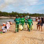 Prefeitura aproveita feriado para orientar sobre limpeza e conservação das praias urbanas