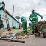 Prefeitura retira 1 tonelada de lixo por dia de canais de escoamento de chuvas