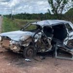 Idoso morre após bater carro contra caminhonete na BR-174, em Rorainópolis