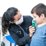 Tempo chuvoso tem aumentado casos de doenças respiratórias em crianças na capital