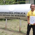 Indígena caminha por cinco horas para ter acesso a serviços públicos