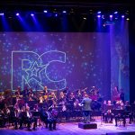 Teatro Municipal recebe ‘Especial Roberto Carlos’ em homenagem às mães, na quinta (11)