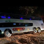 Ônibus que trazia time de futebol do Amazonas para Boa Vista tomba na BR-174