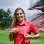 Jogadora roraimense em Portugal, Vitória Almeida recebe comenda ‘Orgulho de Roraima’