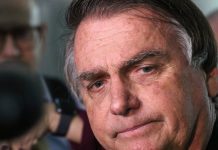 Bolsonaro é preso pela Polícia Federal neste sábado (22)
