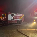 Incêndio de grandes proporções atinge galpão de transportadora no Distrito Industrial de Boa Vista