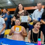 Alunos com autismo de escola em Boa Vista lançam seus livros em noite de autógrafos