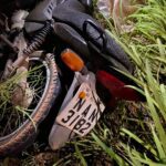 Motociclista fica ferida após bater em meio-fio e perder o controle da motocicleta na RR-205