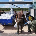 Força Aérea entrega kits de trabalho em Terra Yanomami