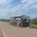 Incêndio destrói ônibus com atletas que participaram de evento em Roraima