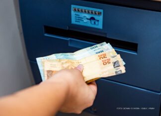 Empresas têm até 30 de novembro para pagar primeira parcela do 13º salário