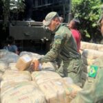 Indígenas isolados da Terra Yanomami recebem 63 cestas de alimentos