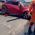 Motorista capota carro após perder controle do veículo e bater em barreira de viaduto em Boa Vista