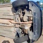 Carro capota após ser atingido por outro veículo na zona Oeste de Boa Vista