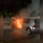 Carro pega fogo em cruzamento na zona Oeste de Boa Vista
