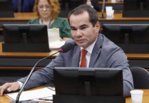 Aprovado estacionamento livre para oficiais de Justiça em exercício da profissão