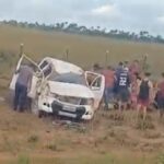 Cinco ficam feridos após motorista perder controle e caminhonete cair em ribanceira na RR-205