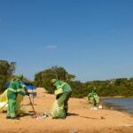 Agentes de limpeza retiram 1,2 tonelada de lixo em praias de Boa Vista durante o Ano Novo
