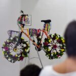 Amigos e familiares de artista venezuelana prestam últimas homenagens, em Manaus
