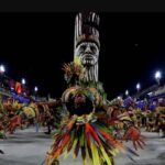 Desfile do Salgueiro levanta o público da Sapucaí com homenagem ao povo Yanomami
