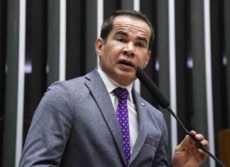 Comissão aprova reajuste de salários de carreiras administrativas da Defensoria Pública da União