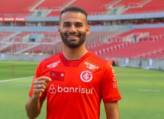 Internacional inicia conversas para renovar com Thiago Maia