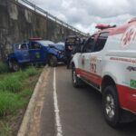 Viatura da Guarda Municpal bate contra lateral de viaduto e três agentes ficam feridos