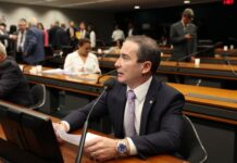 Duda Ramos quer tornar crime promessa falsa de riqueza para enganar vítimas na internet