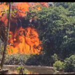 Helicóptero utilizado por garimpeiros é destruído pela PF na Terra Yanomami