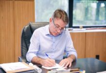 Entre a névoa e o espelho: onde a transparência se perdeu