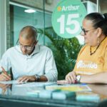Arthur assina carta de compromisso com a Primeira Infância