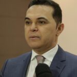 Justiça condena Jalser Renier a 1 ano e 6 meses de detenção por dano qualificado contra Teresa Surita em invasão à rádio